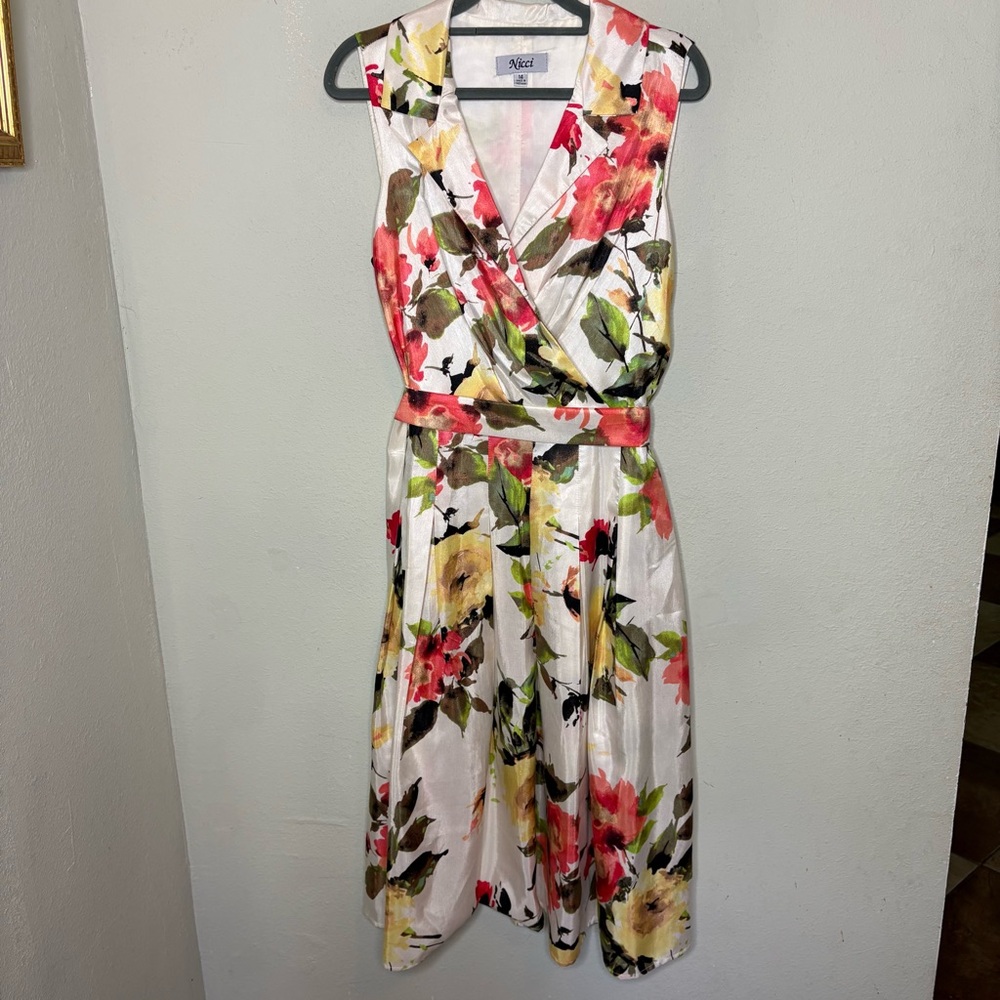 Nicci White Floral Sleeveless Wrap Dress Size 14